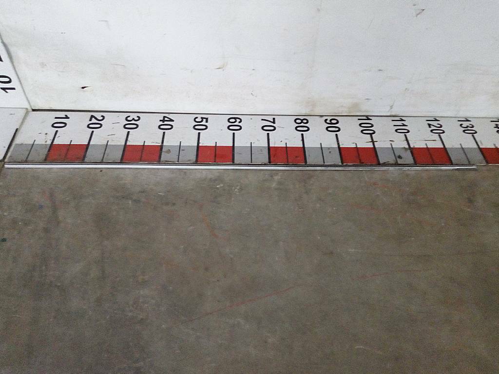 Карниз штор лобового стекла б/у