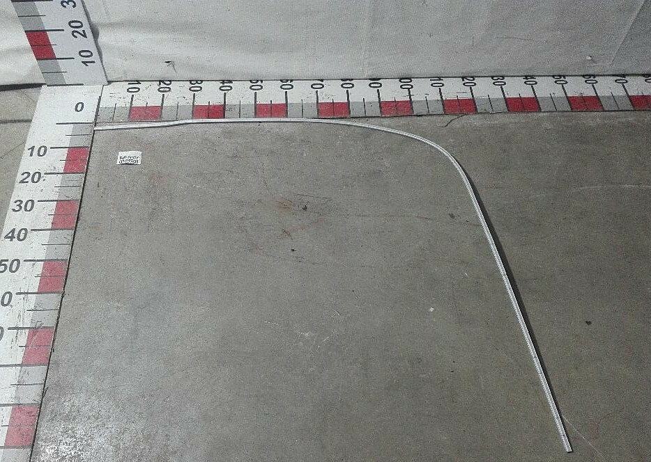 Карниз штор лобового стекла правый б/у