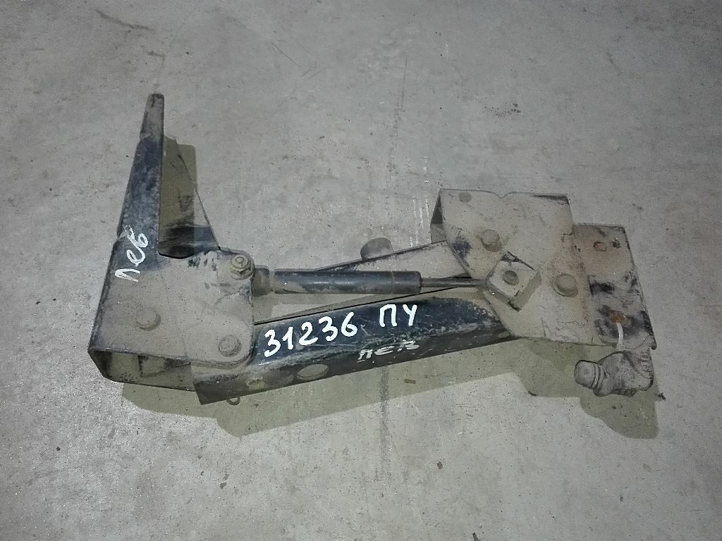 Кронштейн заднего спойлера кабины нижний левый, б/у