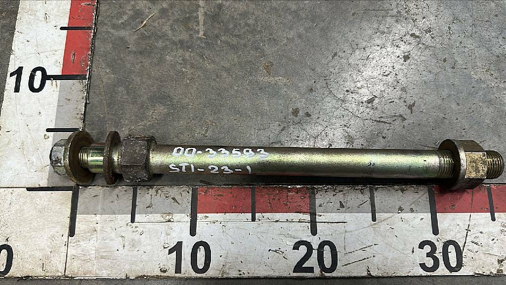 Болт передней рессоры б/у