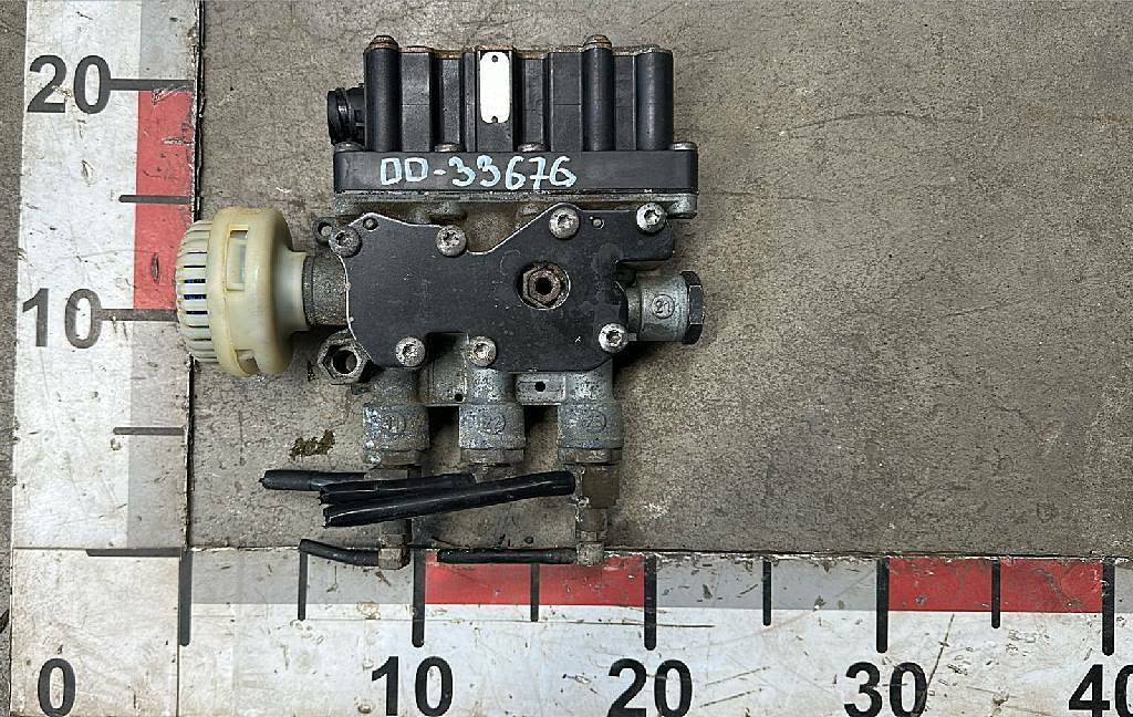 Кран уровня главный б/у