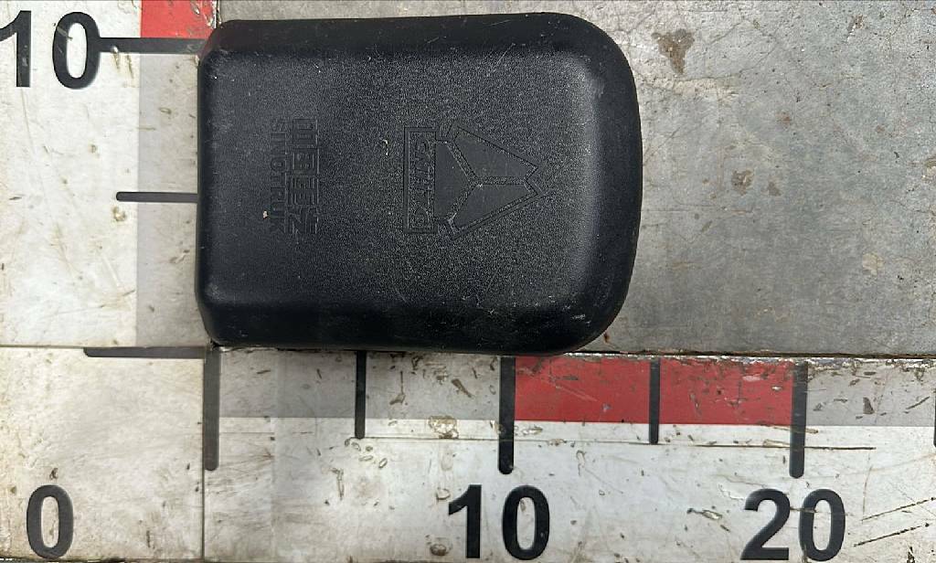 Крышка передней камеры б/у