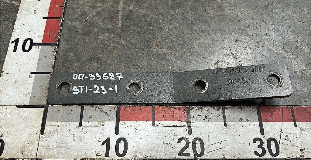 Пластина крепления б/у