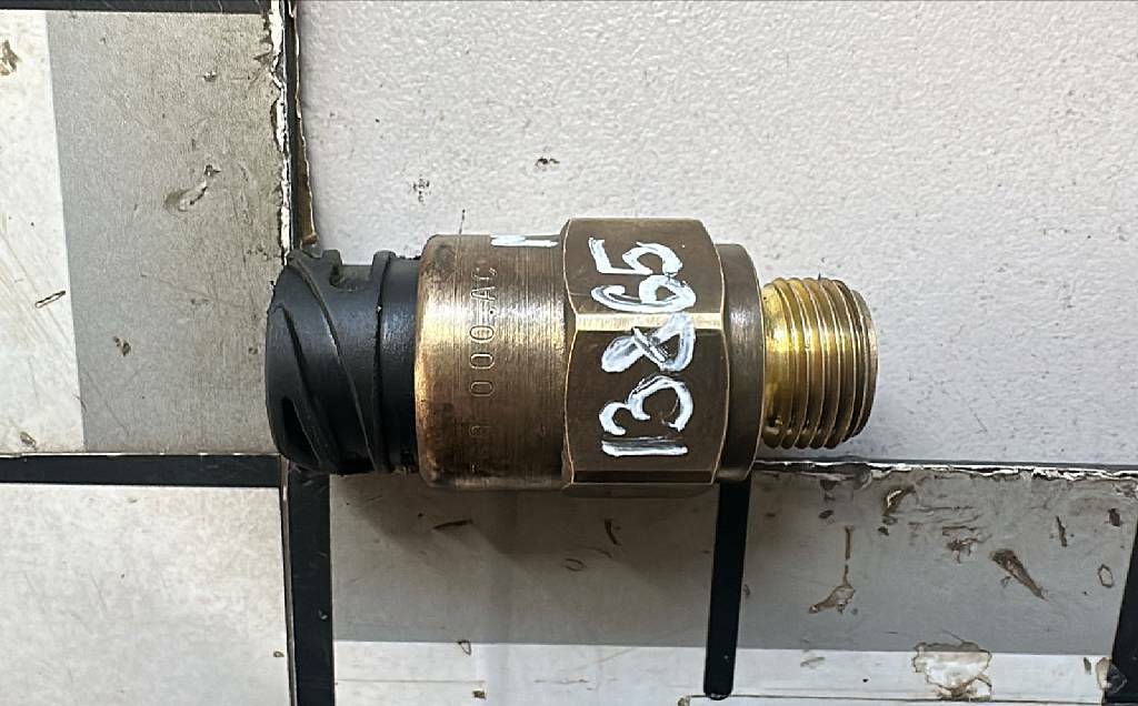 Датчик давления масла б/у