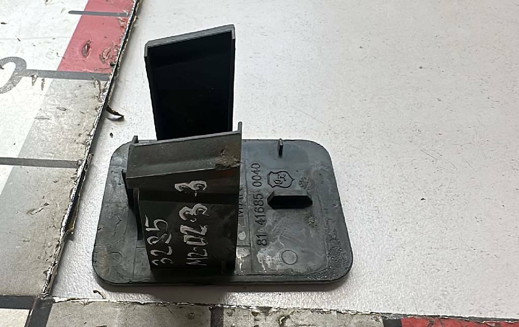 Заглушка бампера б/у