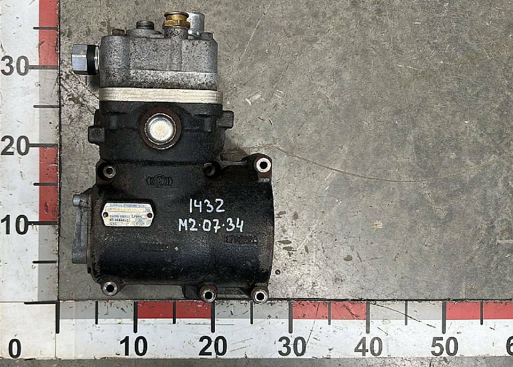 Компрессор воздушный D2066 б/у