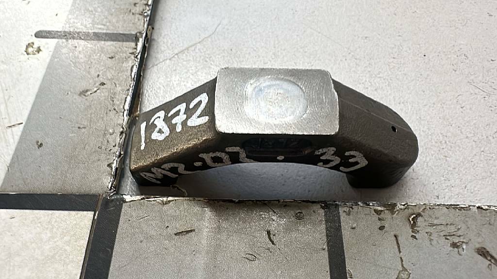 Перемычка впускных клапанов D2866 б/у