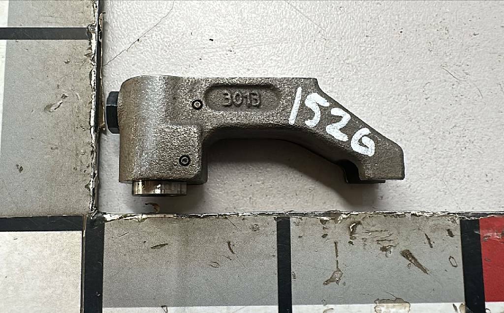 Перемычка выпускных клапанов D2866 б/у