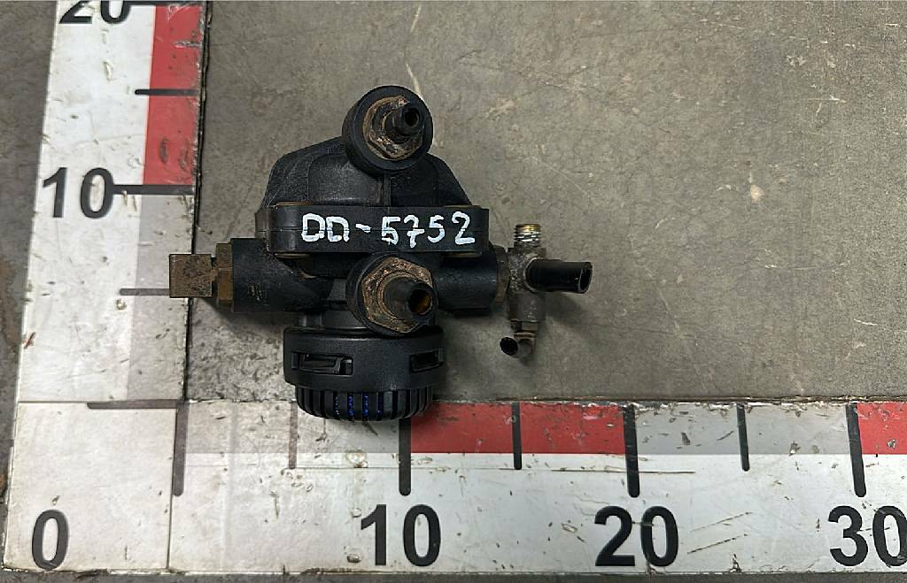 Клапан ускорительный б/у