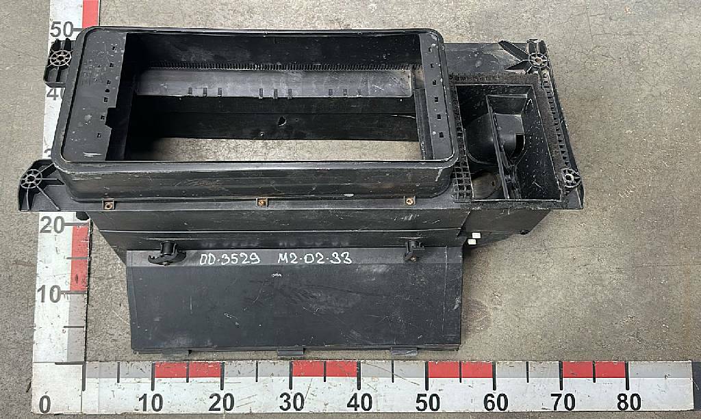 Корпус фильтра салона б/у