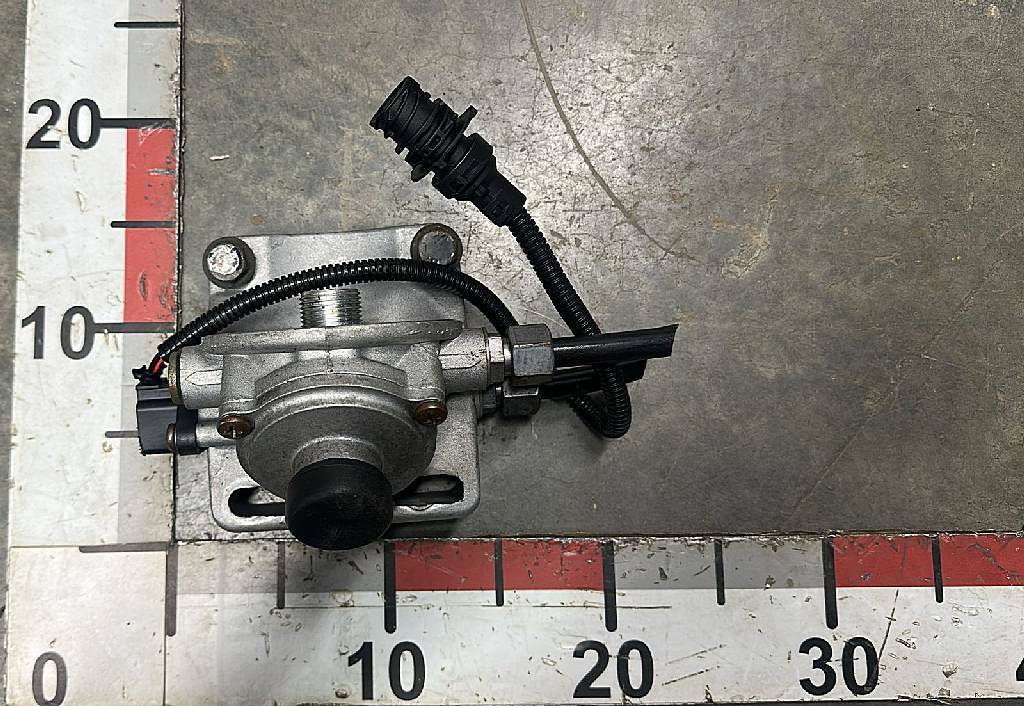 Кронштейн топливного фильтра б/у