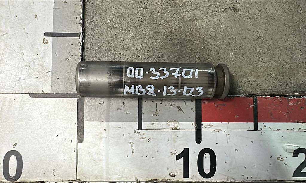 Вал шестерни заднего хода б/у