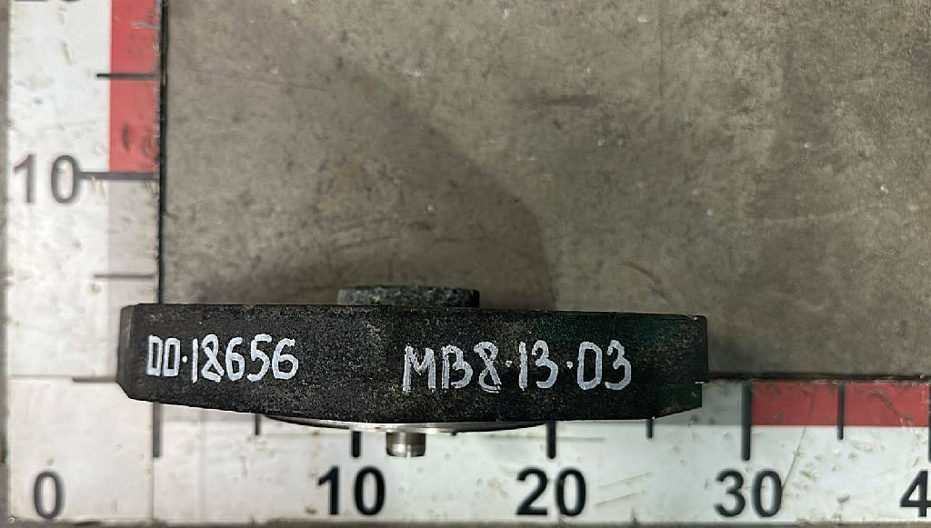 Заглушка коробки передач б/у