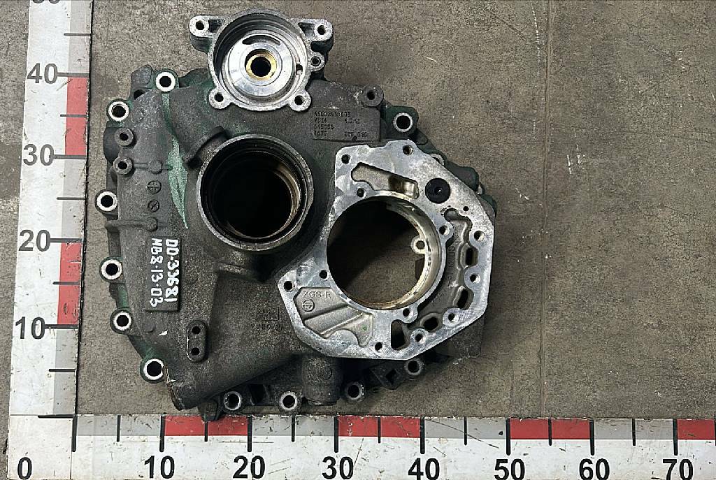 Крышка коробки передач задняя б/у