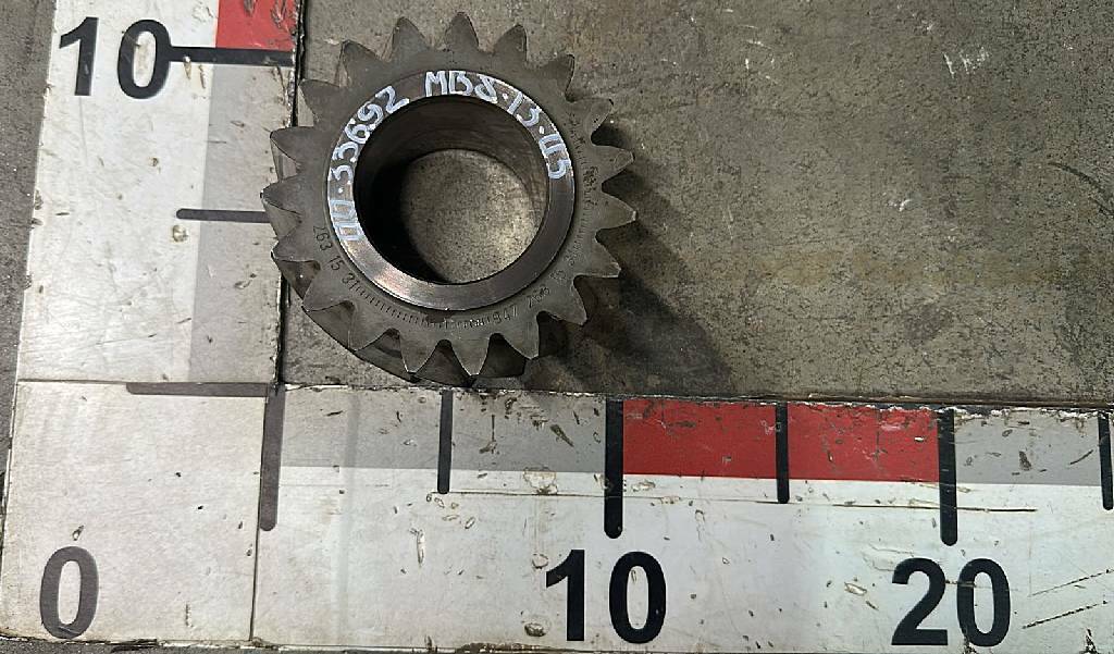 Шестерня заднего хода б/у