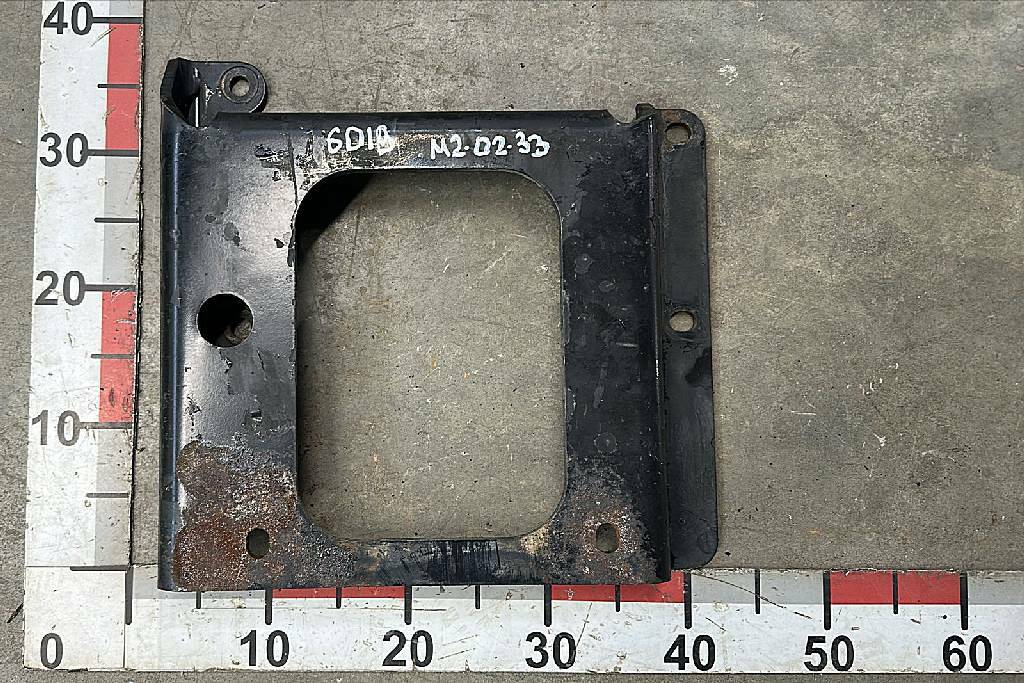 Кронштейн глушителя б/у