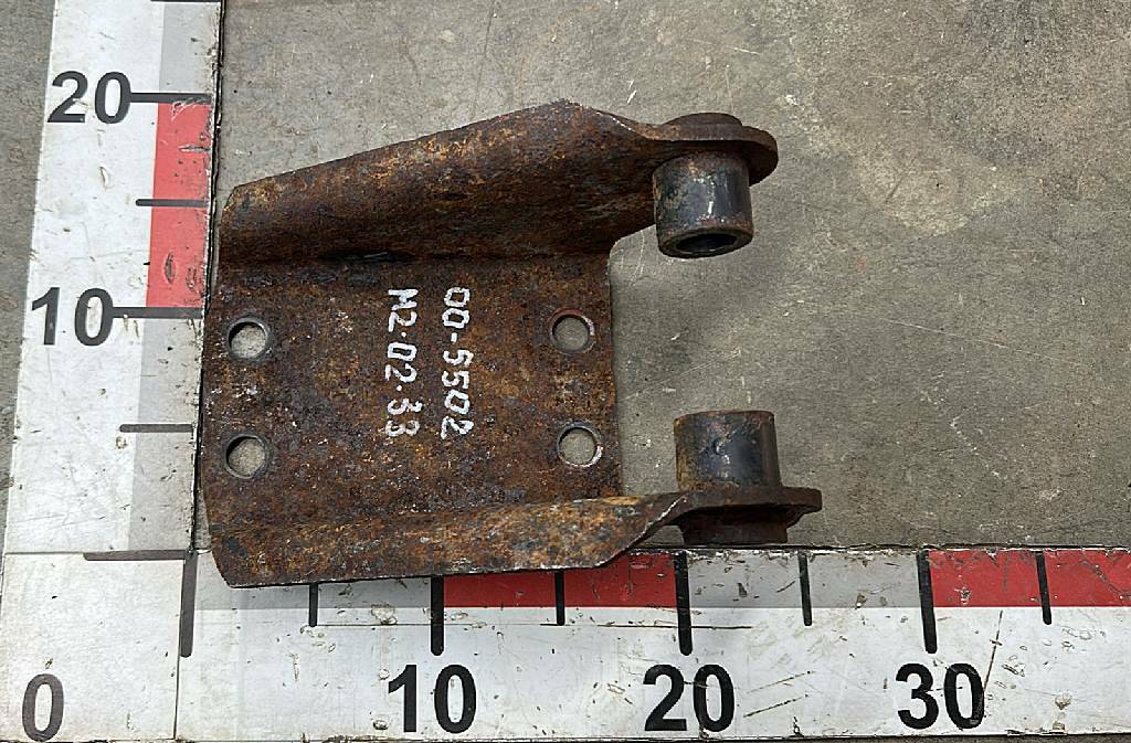 Кронштейн заднего амортизатора верхний б/у