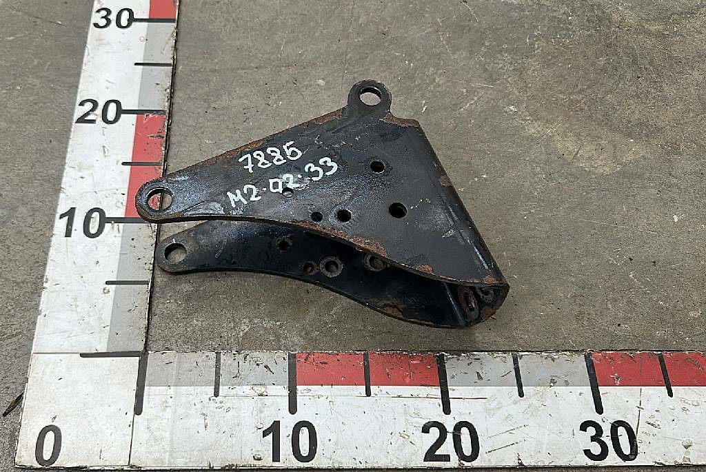 Кронштейн кабины передний б/у