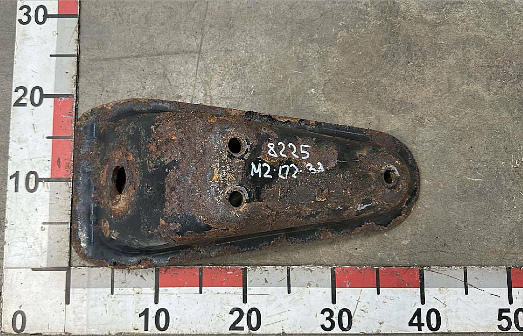 Кронштейн переднего амортизатора верхний б/у