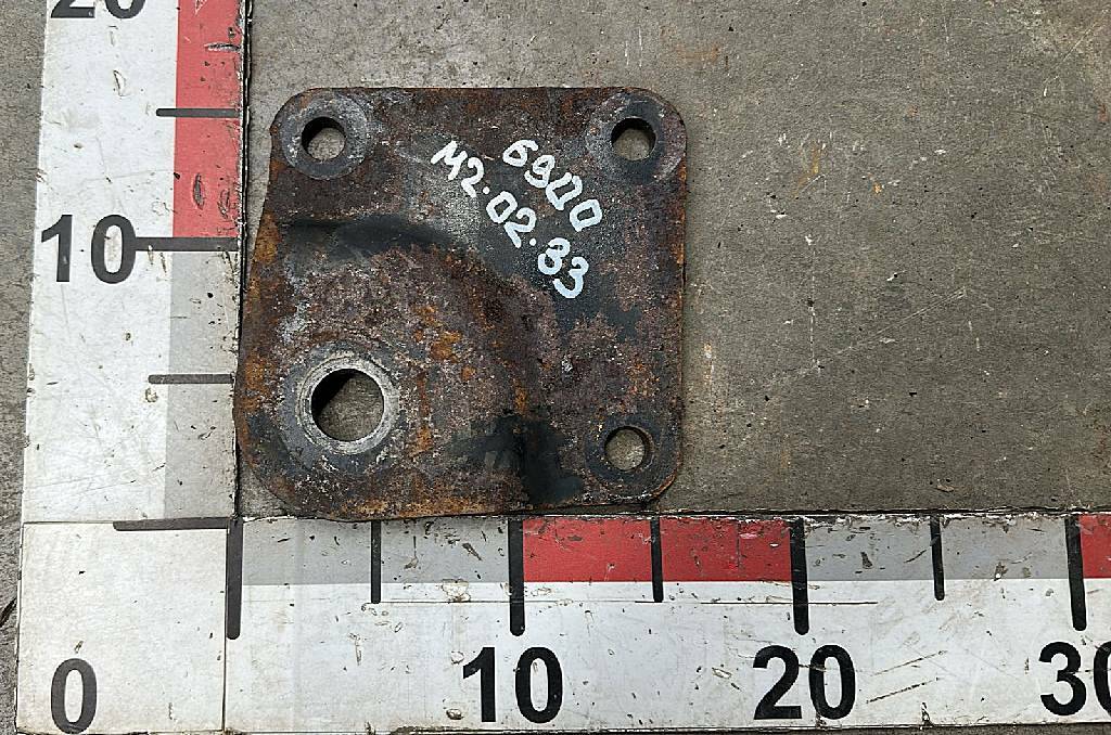 Кронштейн передней рессоры передний б/у