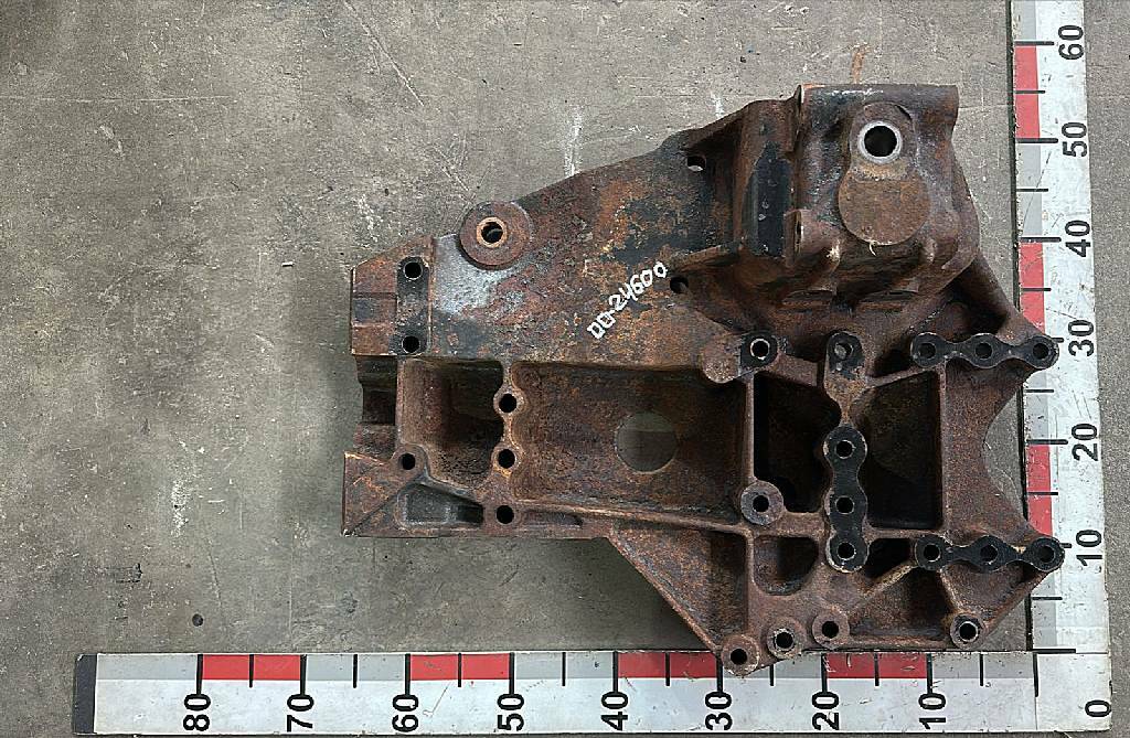 Кронштейн передней рессоры передний левый б/у
