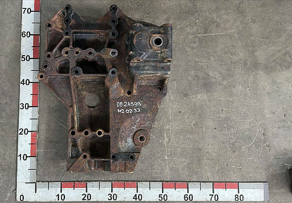 Кронштейн передней рессоры передний правый б/у