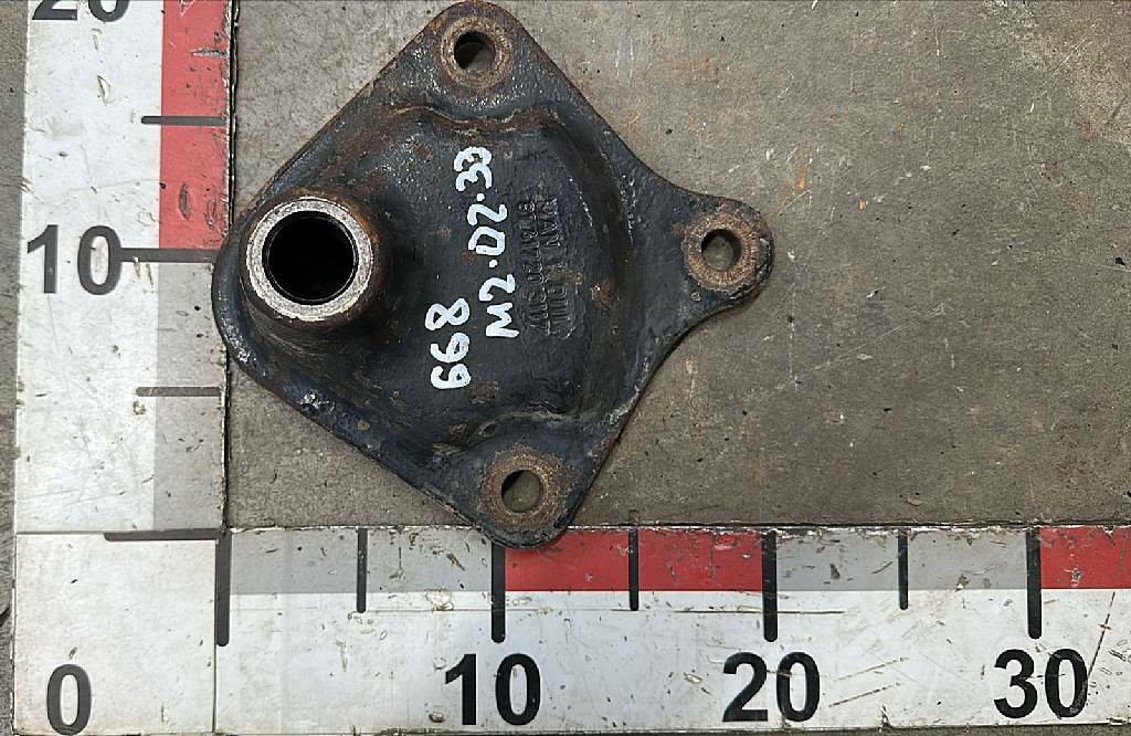 Кронштейн цилиндра подъема кабины б/у