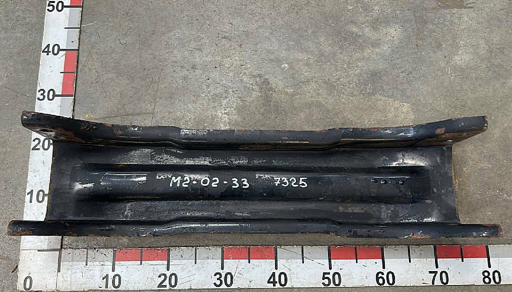 Траверса коробки передач б/у