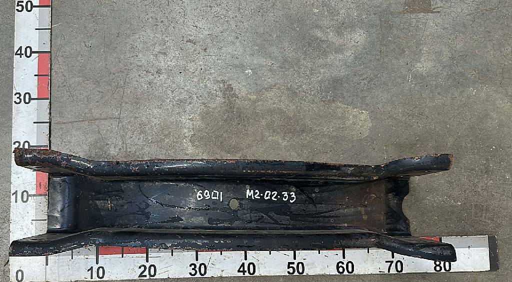 Траверса рамы передняя б/у