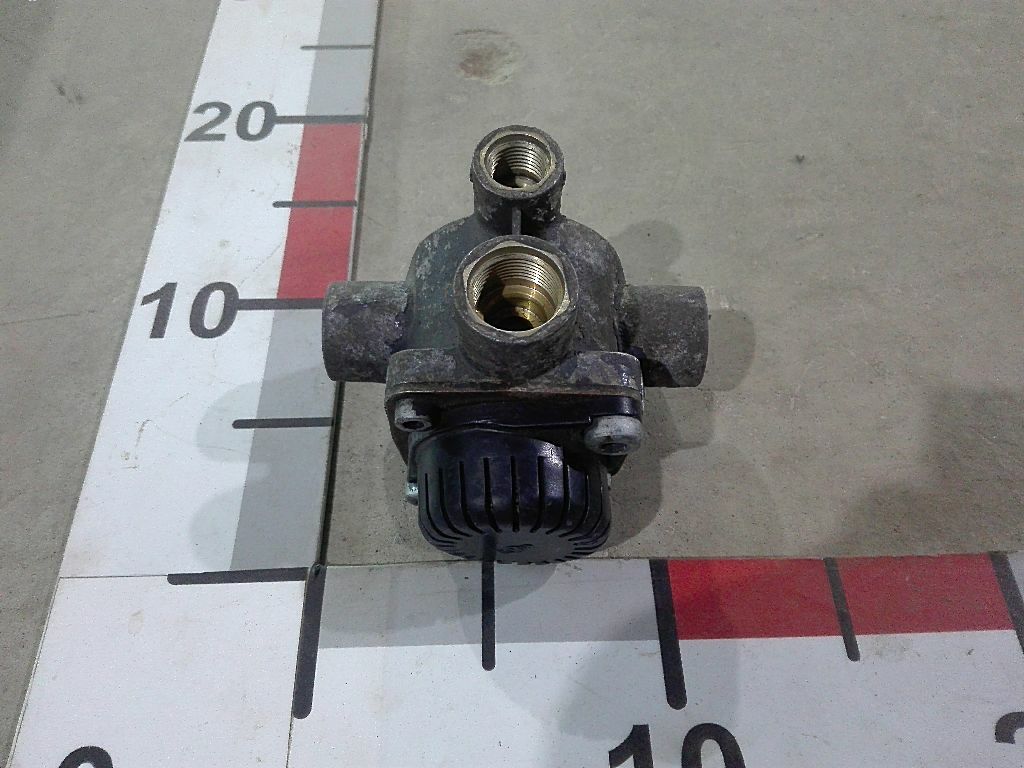 Клапан ускорительный б/у