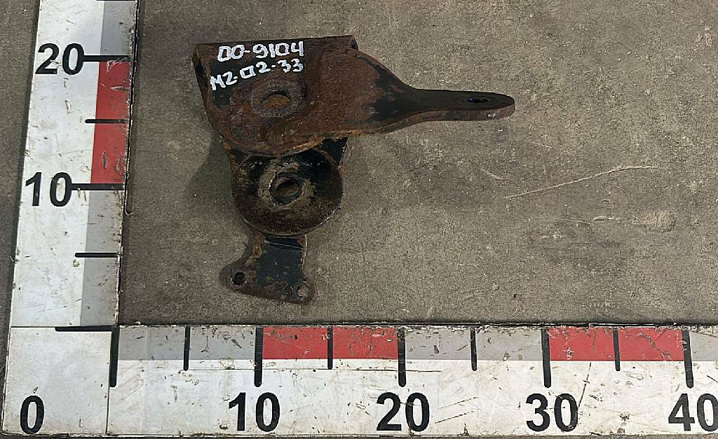 Кронштейн стабилизатора кабины левый б/у