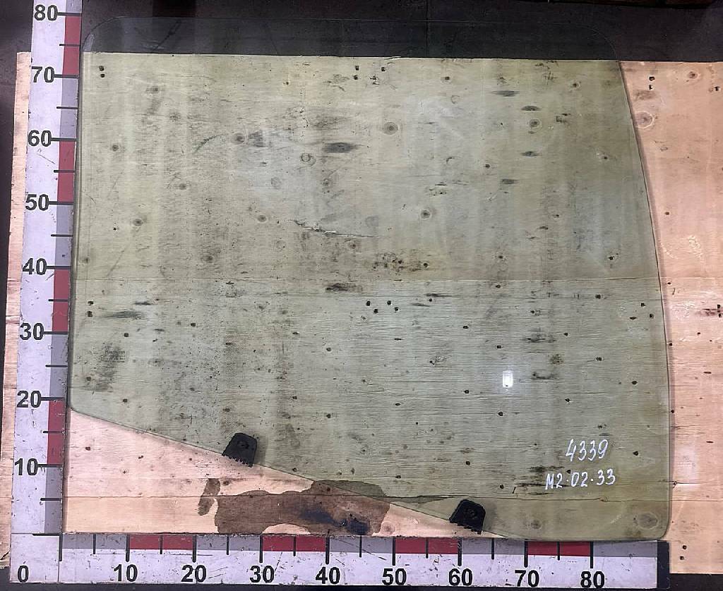 Стекло левой двери б/у