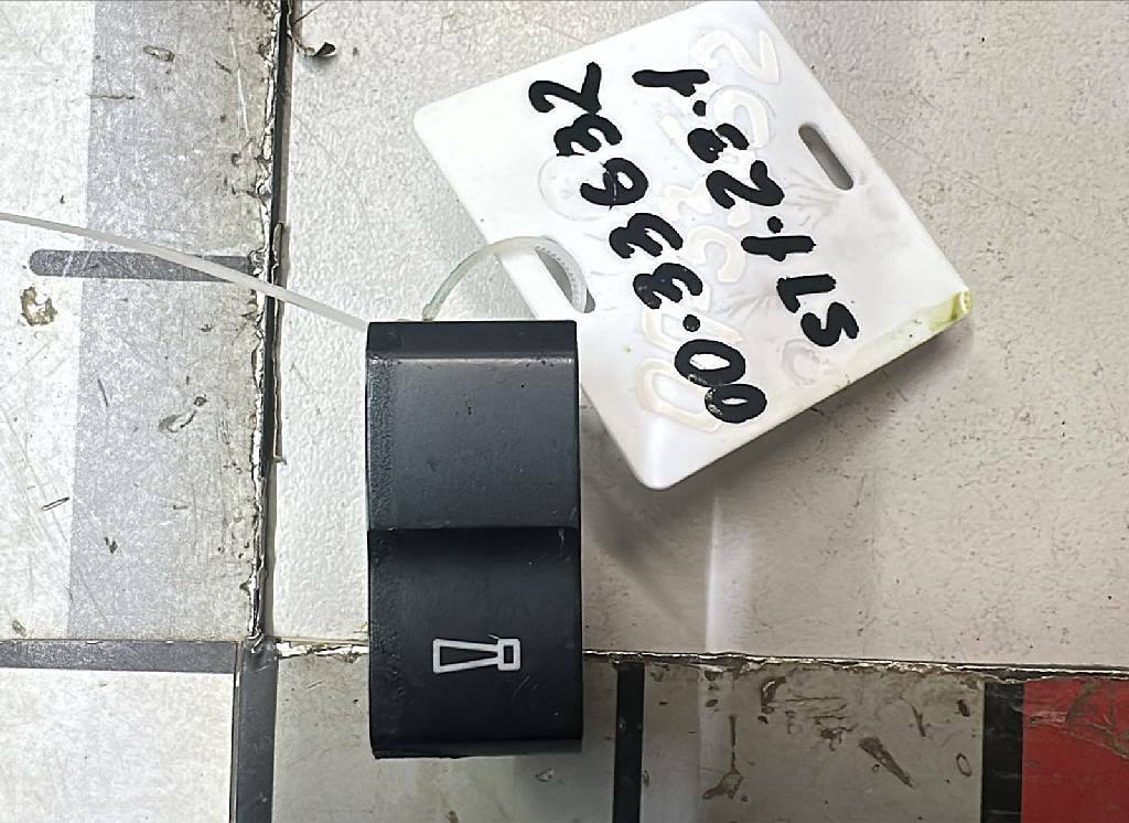 Клавиша звукового сигнала б/у