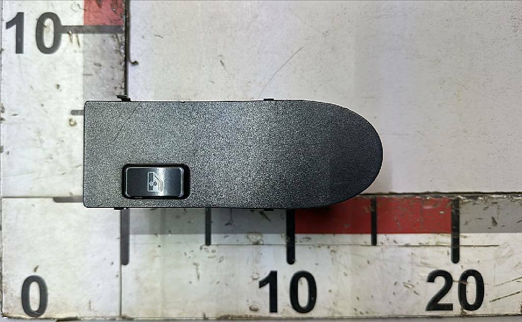 Клавиша правого стеклоподъемника б/у