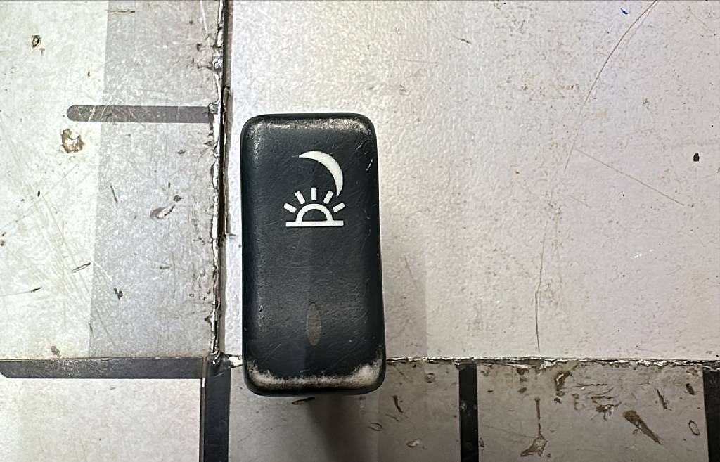 Клавиша фонаря за кабиной б/у