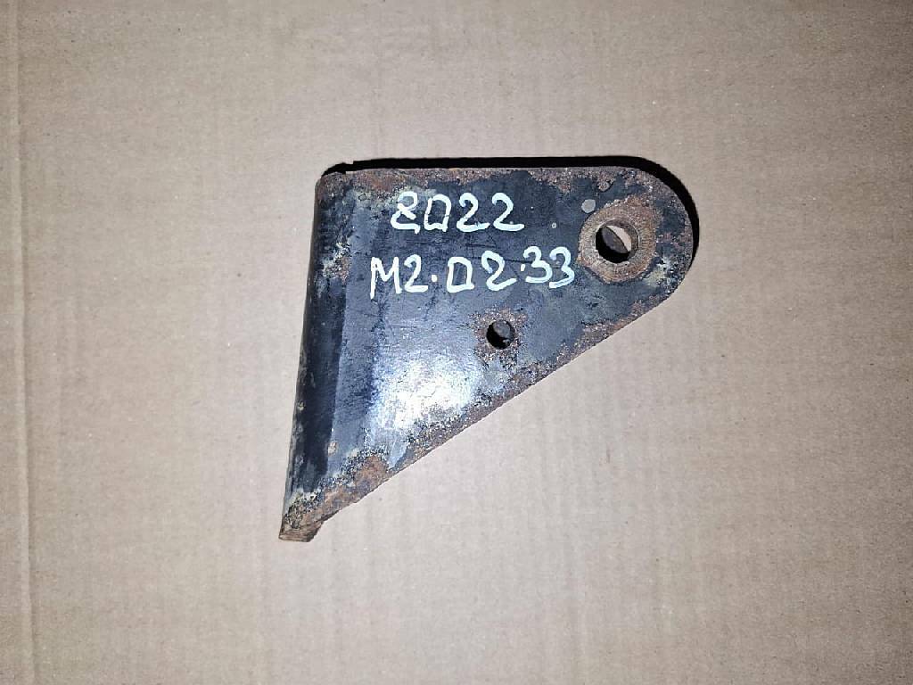 Кронштейн переднего амортизатора кабины нижний б/у