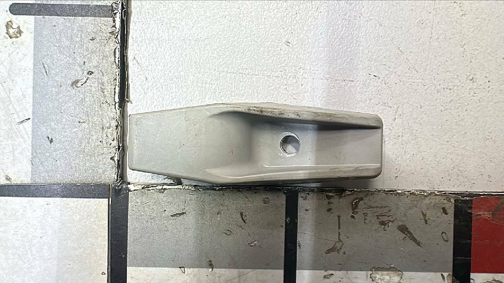 Крючок для одежды б/у