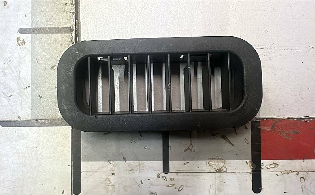Решетка вентиляционная б/у