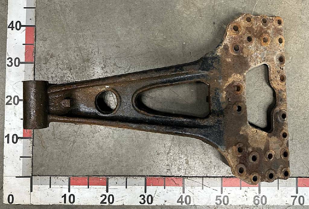 Кронштейн реактивной тяги б/у