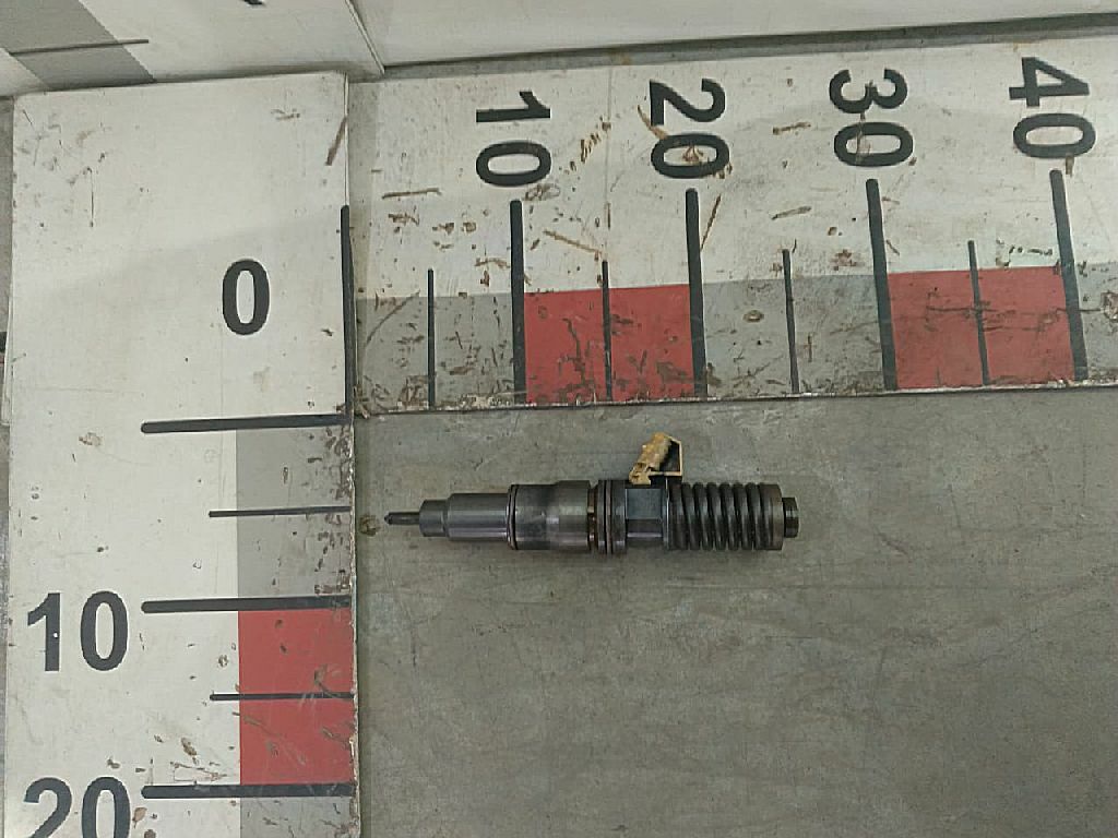 Форсунка топливная D12D б/у