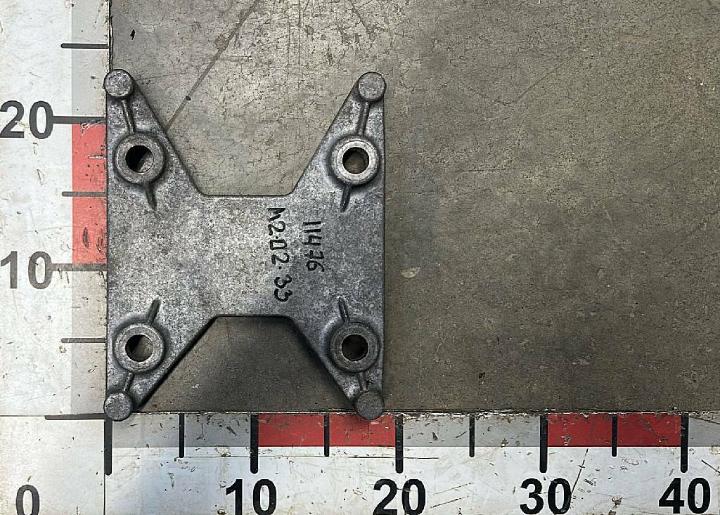 Кронштейн блока управления двигателем D2866 б/у