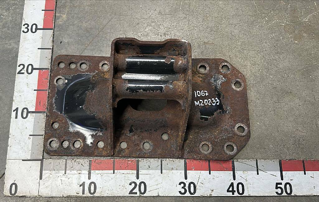 Кронштейн траверсы коробки передач левый б/у