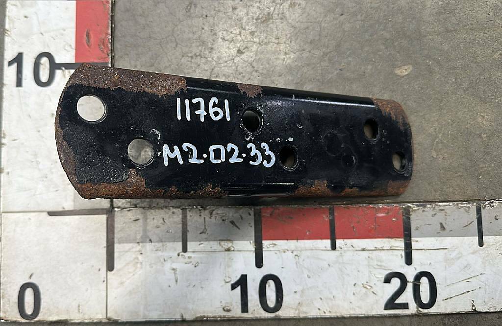 Кронштейн цилиндра подъема кабины б/у