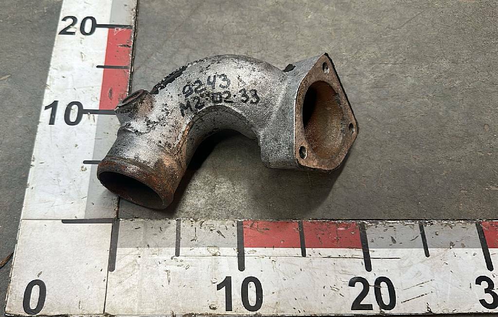 Патрубок системы охлаждения D2876 б/у