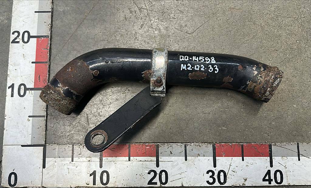 Патрубок системы охлаждения б/у