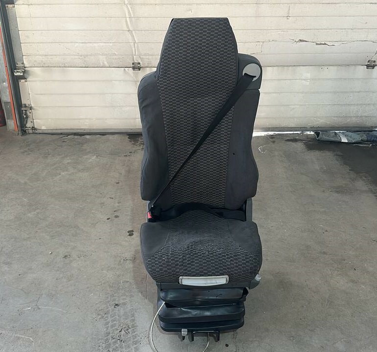 Сиденье водительское б/у