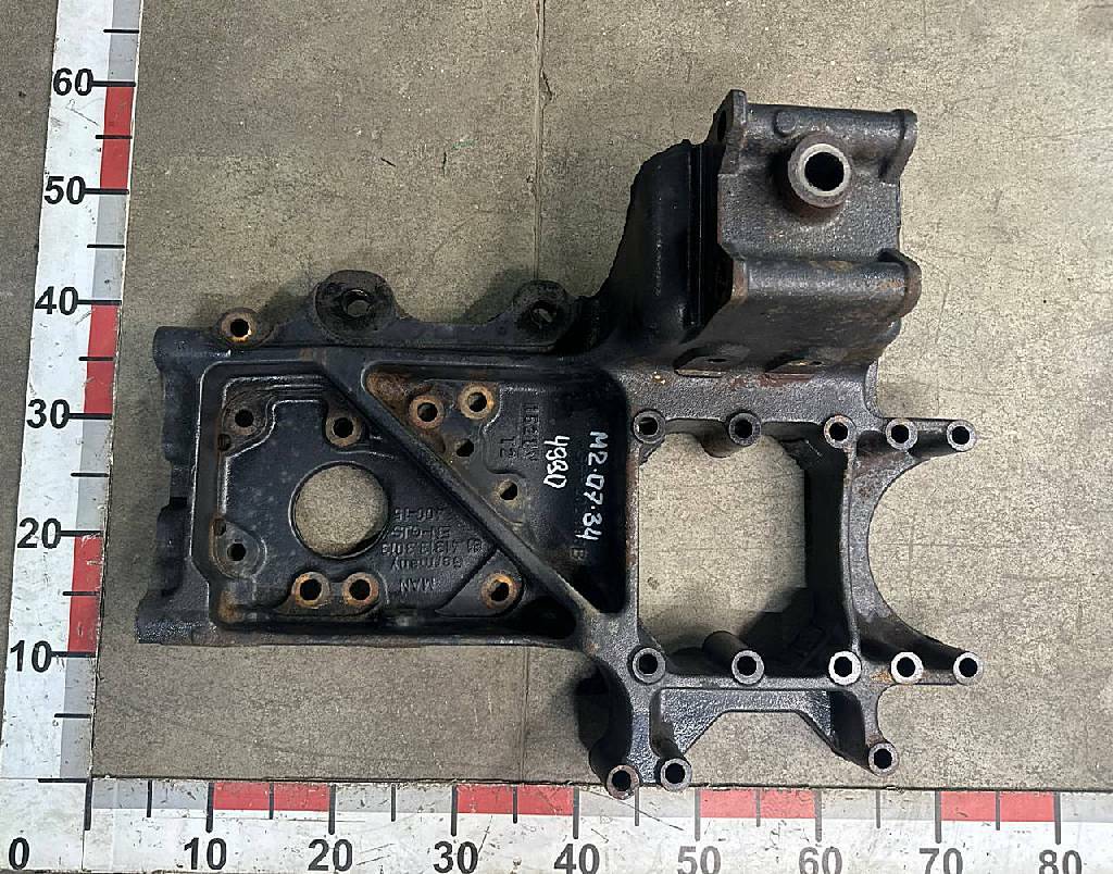 Кронштейн передней рессоры передний левый б/у