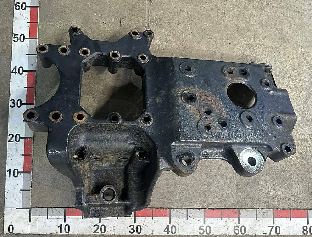 Кронштейн передней рессоры передний правый б/у