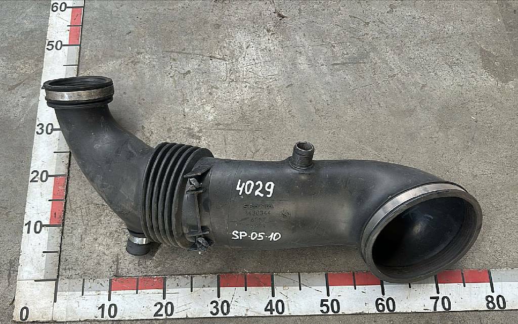 Патрубок корпуса воздушного фильтра б/у