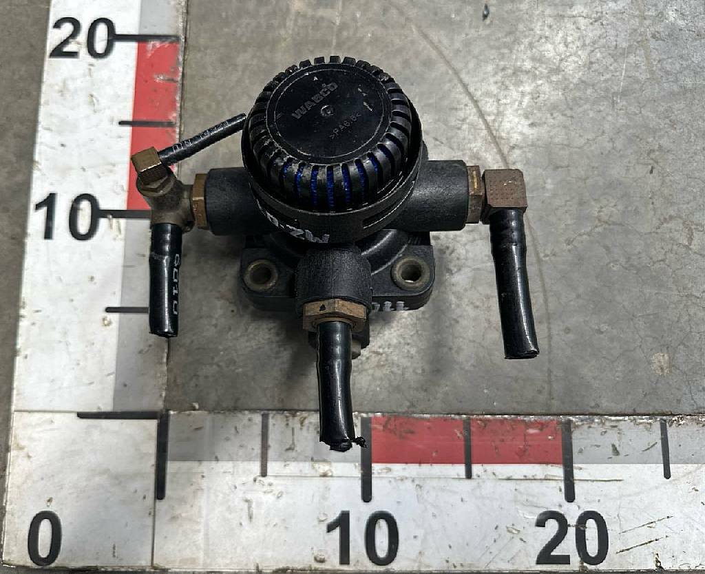 Клапан ускорительный б/у